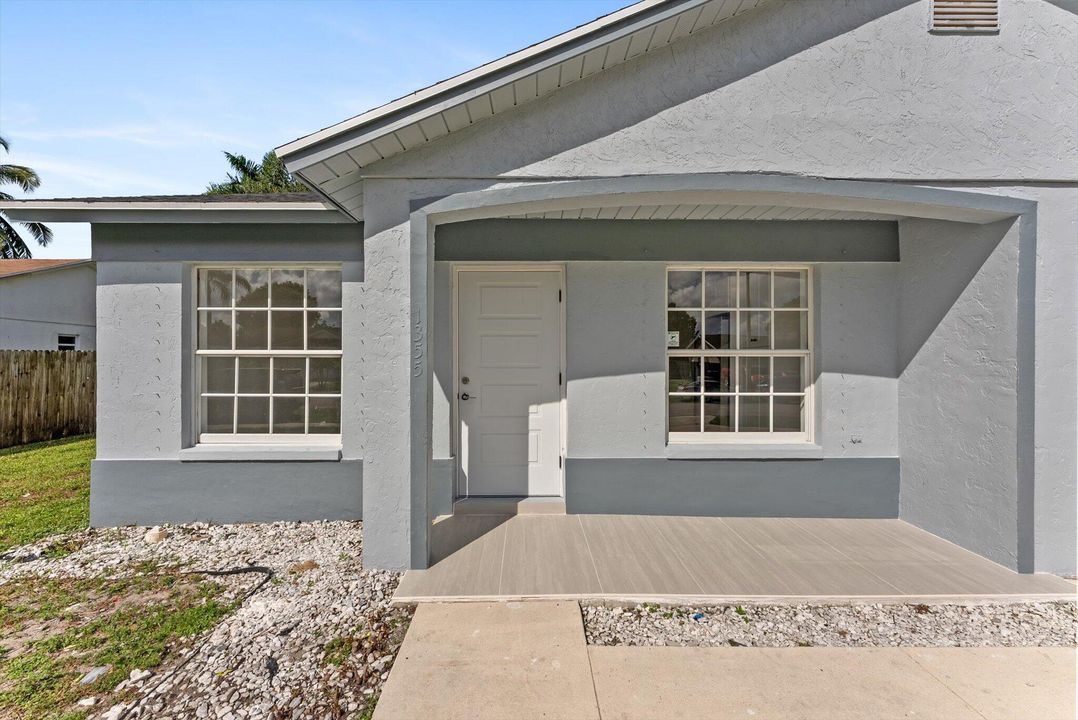 Active With Contract: $465,000 (3 beds, 2 baths, 1158 Square Feet)