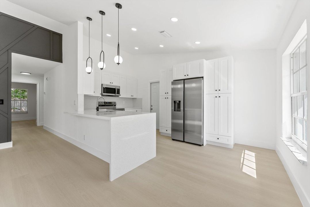 Active With Contract: $465,000 (3 beds, 2 baths, 1158 Square Feet)