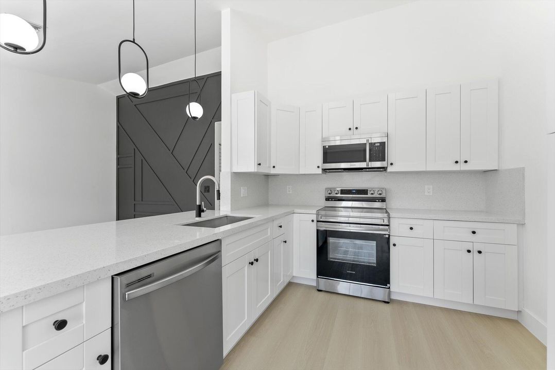 Active With Contract: $465,000 (3 beds, 2 baths, 1158 Square Feet)