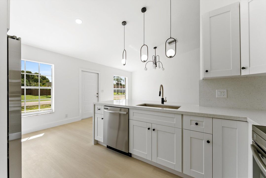 Active With Contract: $465,000 (3 beds, 2 baths, 1158 Square Feet)