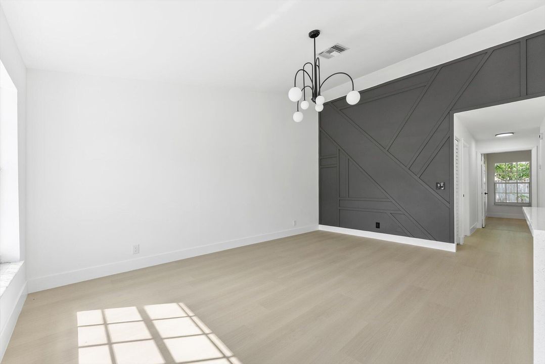 Active With Contract: $465,000 (3 beds, 2 baths, 1158 Square Feet)