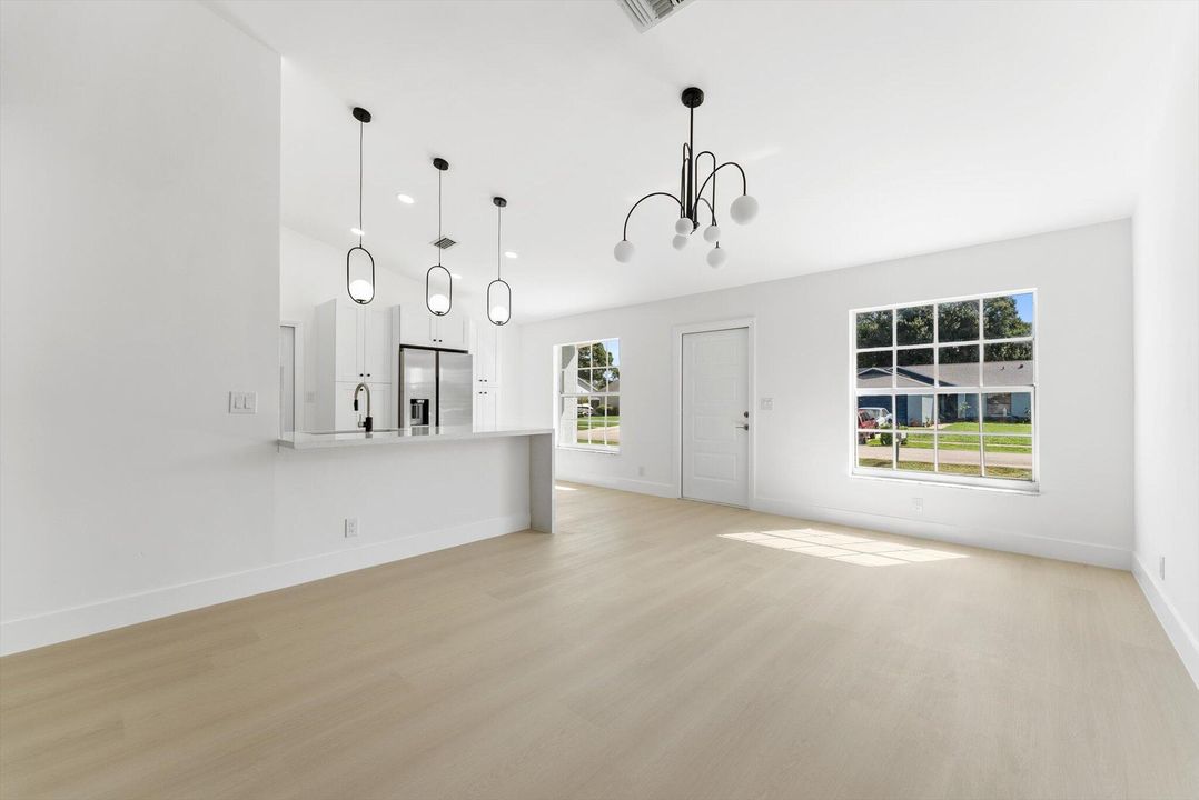 Active With Contract: $465,000 (3 beds, 2 baths, 1158 Square Feet)