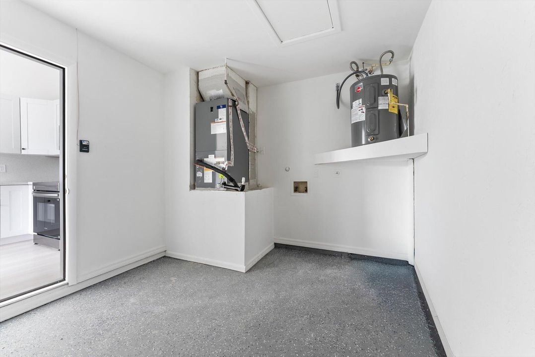 Active With Contract: $465,000 (3 beds, 2 baths, 1158 Square Feet)