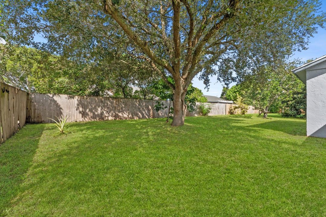 Active With Contract: $465,000 (3 beds, 2 baths, 1158 Square Feet)