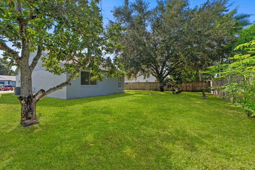 Active With Contract: $465,000 (3 beds, 2 baths, 1158 Square Feet)