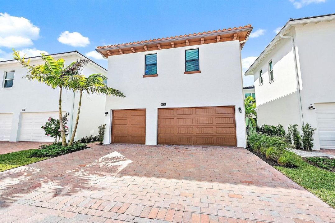 Active With Contract: $10,000 (5 beds, 4 baths, 3959 Square Feet)