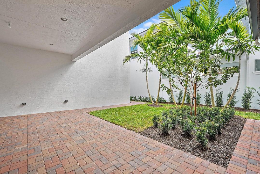 Active With Contract: $10,000 (5 beds, 4 baths, 3959 Square Feet)