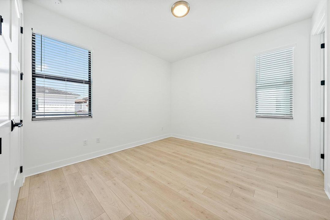 Active With Contract: $10,000 (5 beds, 4 baths, 3959 Square Feet)