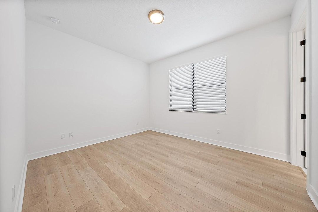 Active With Contract: $10,000 (5 beds, 4 baths, 3959 Square Feet)