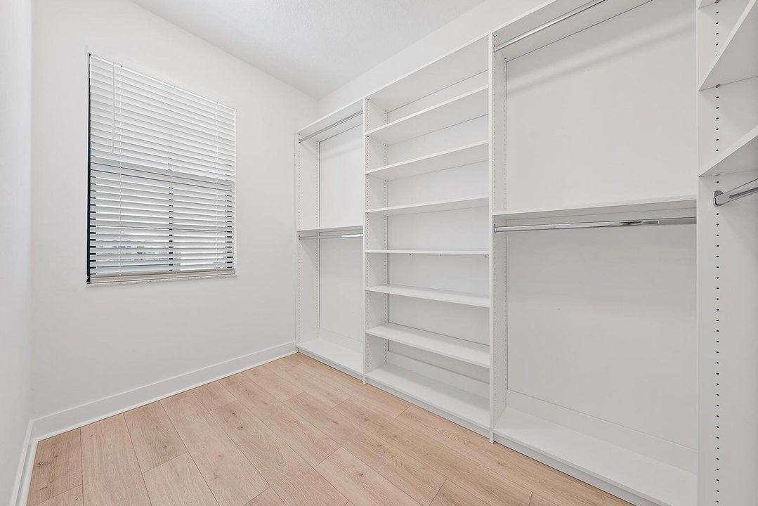 Active With Contract: $10,000 (5 beds, 4 baths, 3959 Square Feet)