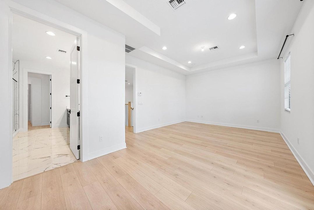 Active With Contract: $10,000 (5 beds, 4 baths, 3959 Square Feet)