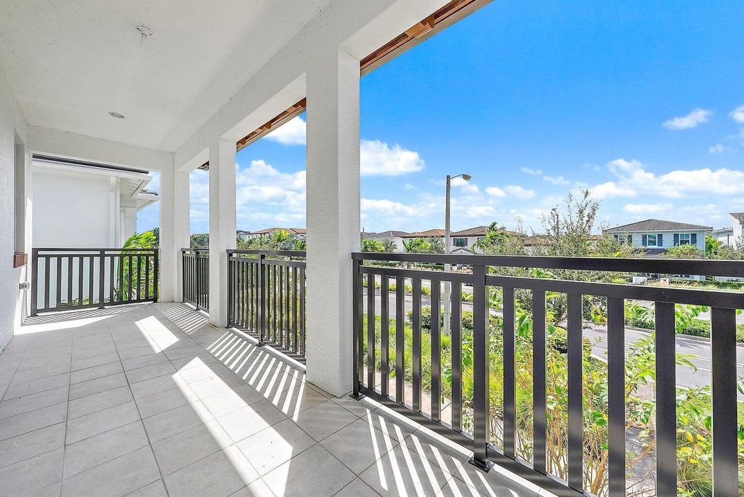 Active With Contract: $10,000 (5 beds, 4 baths, 3959 Square Feet)