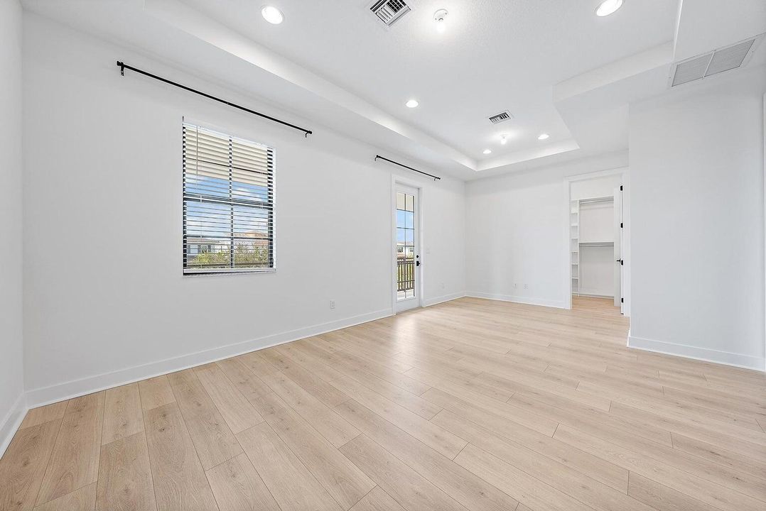 Active With Contract: $10,000 (5 beds, 4 baths, 3959 Square Feet)