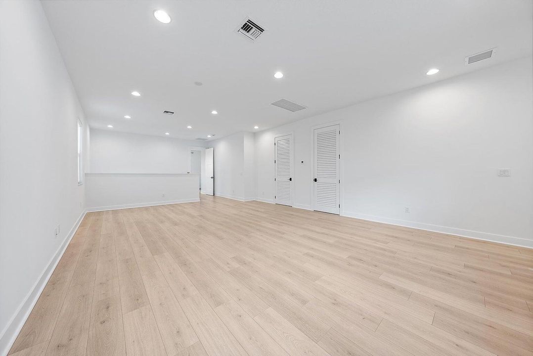 Active With Contract: $10,000 (5 beds, 4 baths, 3959 Square Feet)