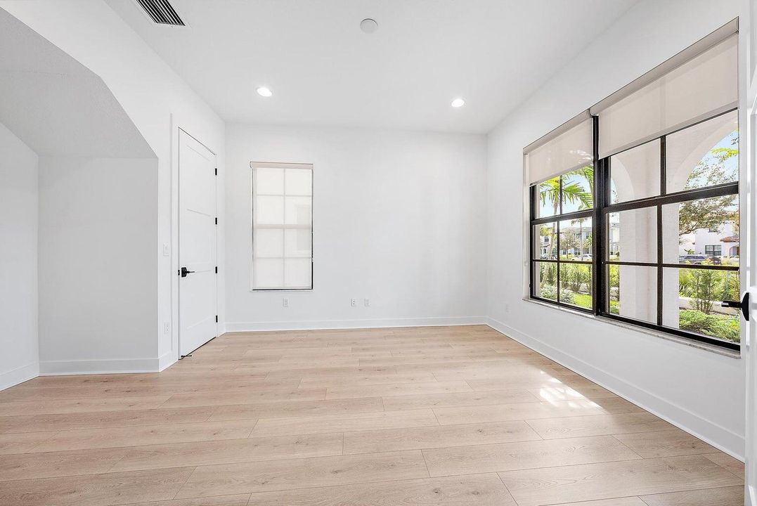 Active With Contract: $10,000 (5 beds, 4 baths, 3959 Square Feet)