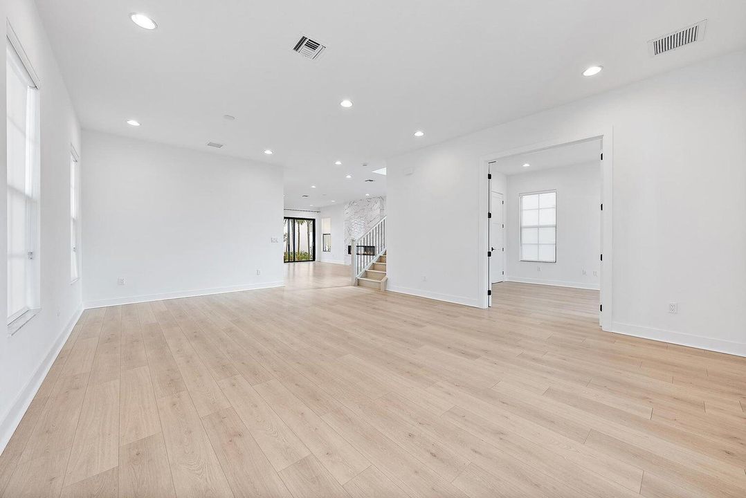 Active With Contract: $10,000 (5 beds, 4 baths, 3959 Square Feet)