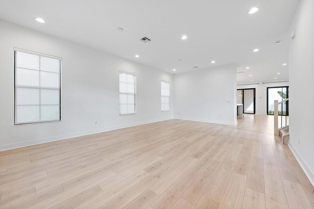 Active With Contract: $10,000 (5 beds, 4 baths, 3959 Square Feet)