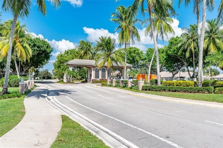 Active With Contract: $2,995 (3 beds, 2 baths, 1482 Square Feet)