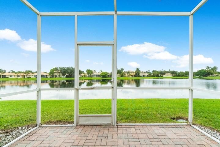 Active With Contract: $2,995 (3 beds, 2 baths, 1482 Square Feet)