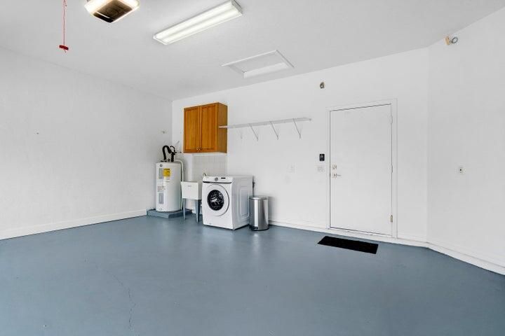 Active With Contract: $2,995 (3 beds, 2 baths, 1482 Square Feet)