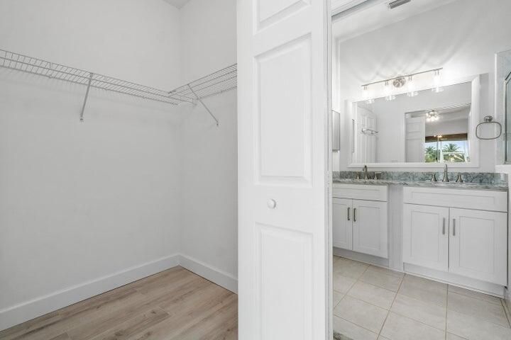 Active With Contract: $2,995 (3 beds, 2 baths, 1482 Square Feet)