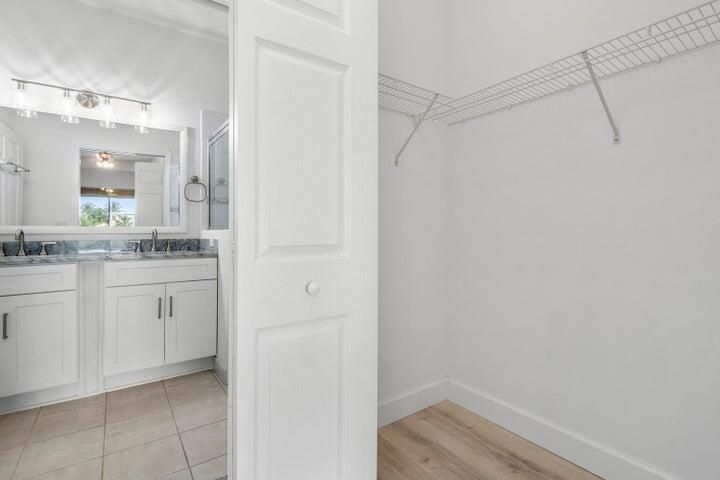 Active With Contract: $2,995 (3 beds, 2 baths, 1482 Square Feet)