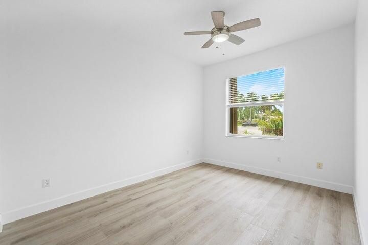 Active With Contract: $2,995 (3 beds, 2 baths, 1482 Square Feet)