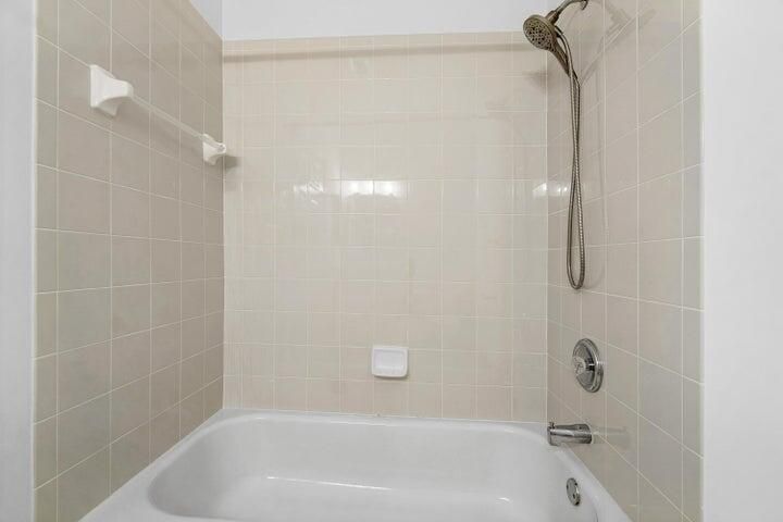 Active With Contract: $2,995 (3 beds, 2 baths, 1482 Square Feet)