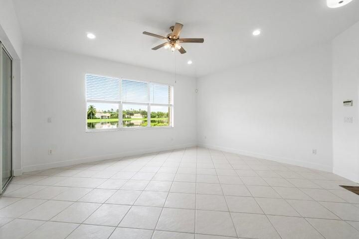 Active With Contract: $2,995 (3 beds, 2 baths, 1482 Square Feet)