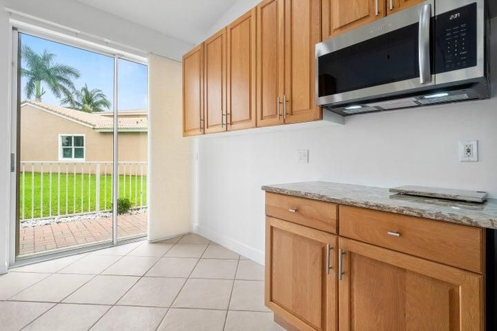 Active With Contract: $2,995 (3 beds, 2 baths, 1482 Square Feet)