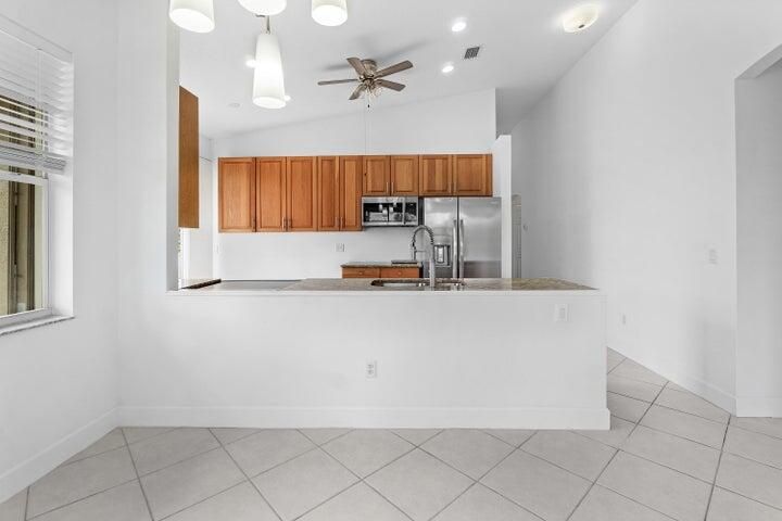 Active With Contract: $2,995 (3 beds, 2 baths, 1482 Square Feet)