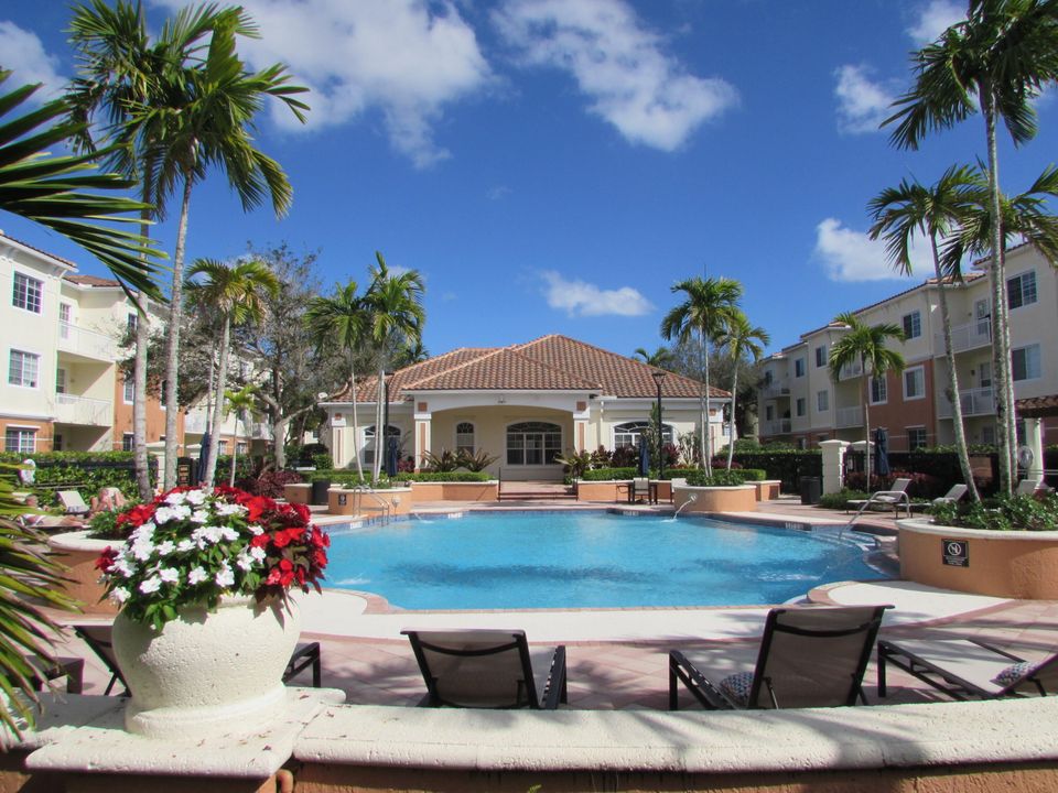 На продажу: $240,000 (1 спален, 1 ванн, 932 Квадратных фут)