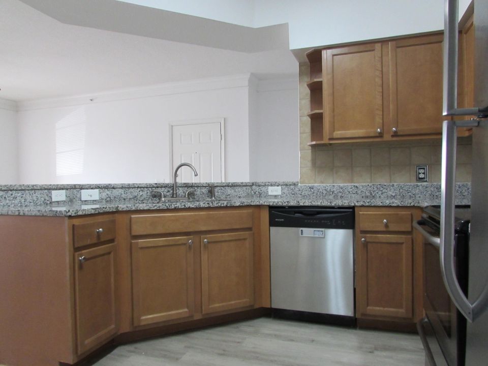 На продажу: $240,000 (1 спален, 1 ванн, 932 Квадратных фут)