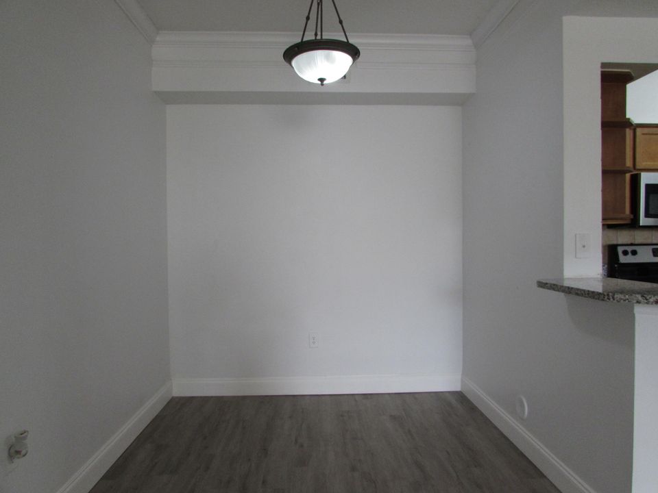 На продажу: $240,000 (1 спален, 1 ванн, 932 Квадратных фут)