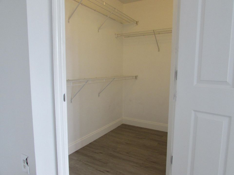 На продажу: $240,000 (1 спален, 1 ванн, 932 Квадратных фут)