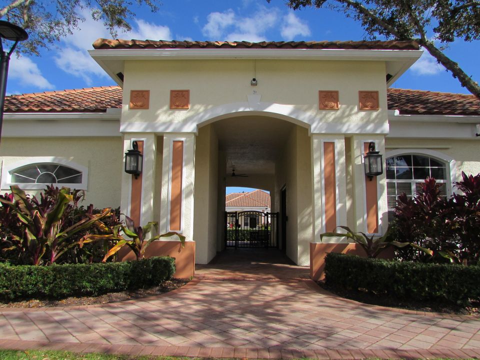 На продажу: $240,000 (1 спален, 1 ванн, 932 Квадратных фут)