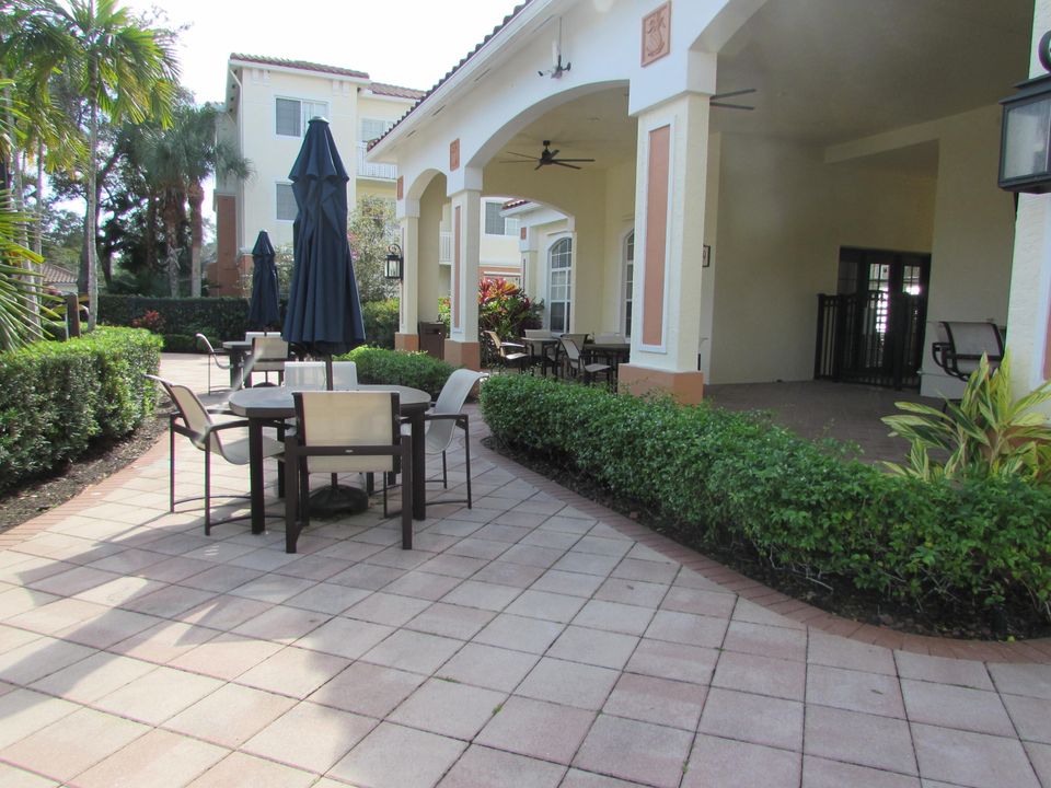 На продажу: $240,000 (1 спален, 1 ванн, 932 Квадратных фут)