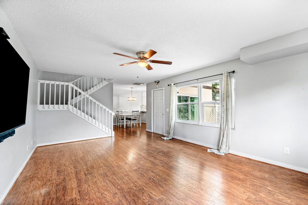 En Venta: $310,000 (2 camas, 2 baños, 1398 Pies cuadrados)