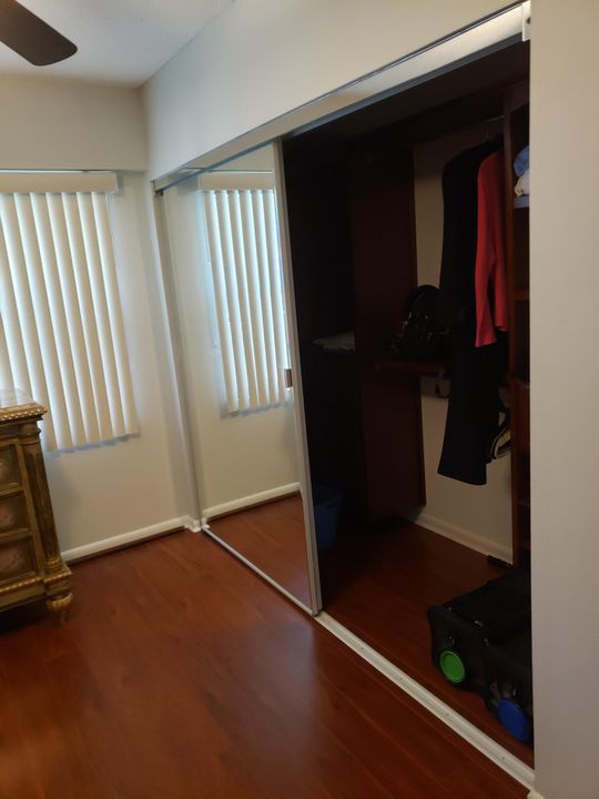 待售: $119,900 (1 贝兹, 1 浴室, 810 平方英尺)