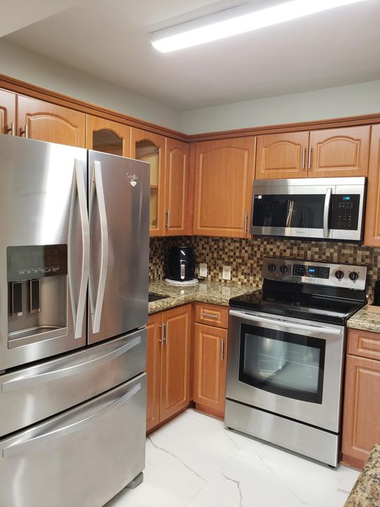 待售: $119,900 (1 贝兹, 1 浴室, 810 平方英尺)