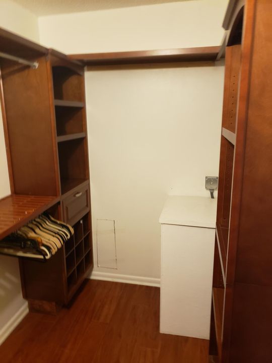 待售: $119,900 (1 贝兹, 1 浴室, 810 平方英尺)