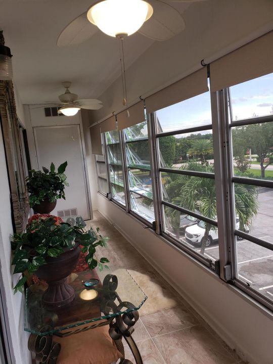 待售: $119,900 (1 贝兹, 1 浴室, 810 平方英尺)