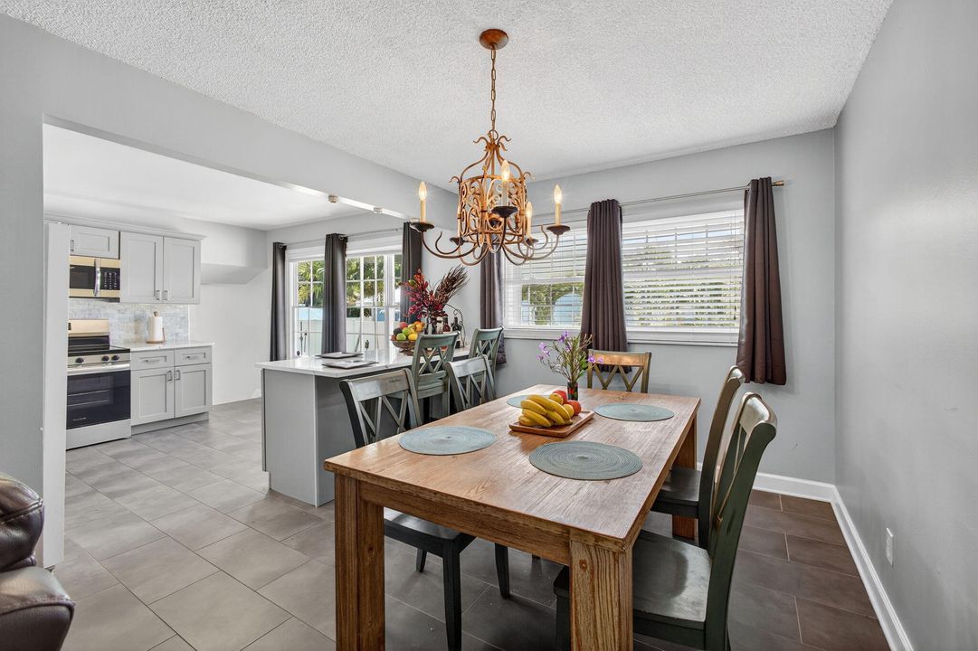 待售: $725,000 (4 贝兹, 3 浴室, 1866 平方英尺)