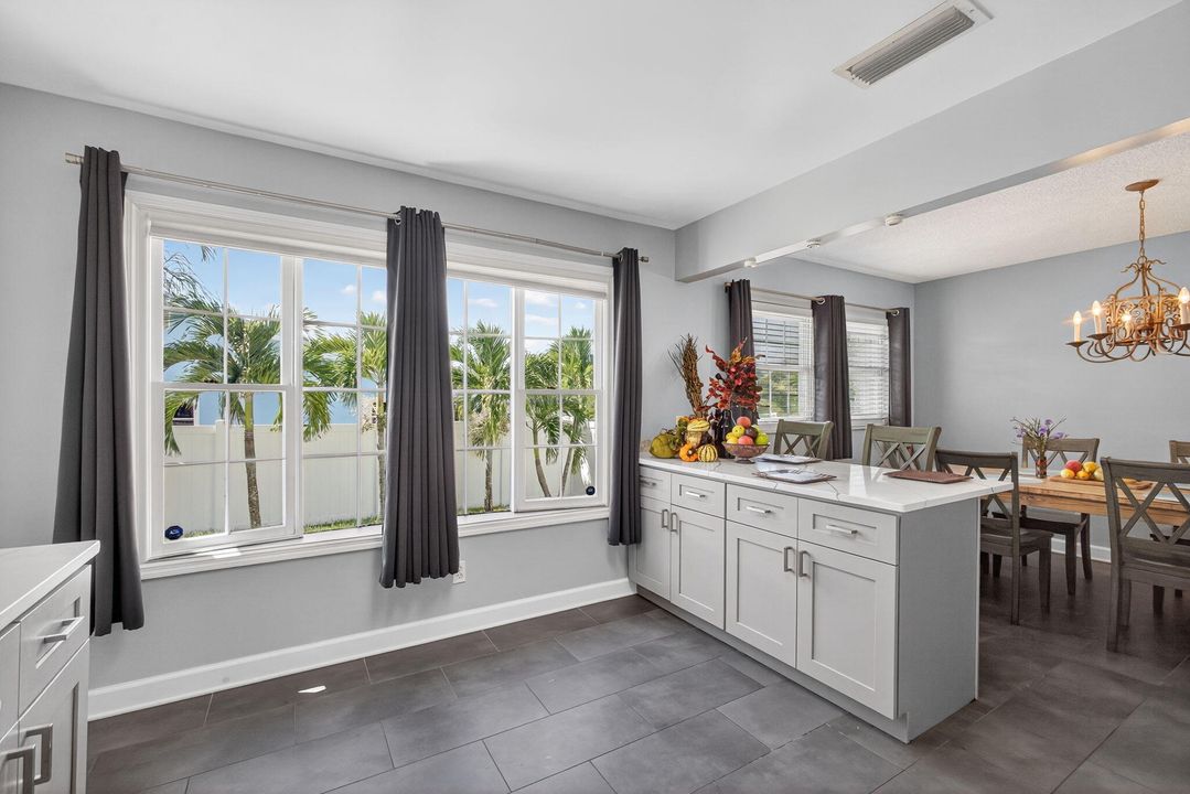 待售: $725,000 (4 贝兹, 3 浴室, 1866 平方英尺)