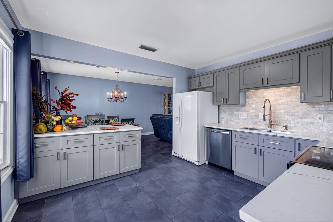 待售: $725,000 (4 贝兹, 3 浴室, 1866 平方英尺)