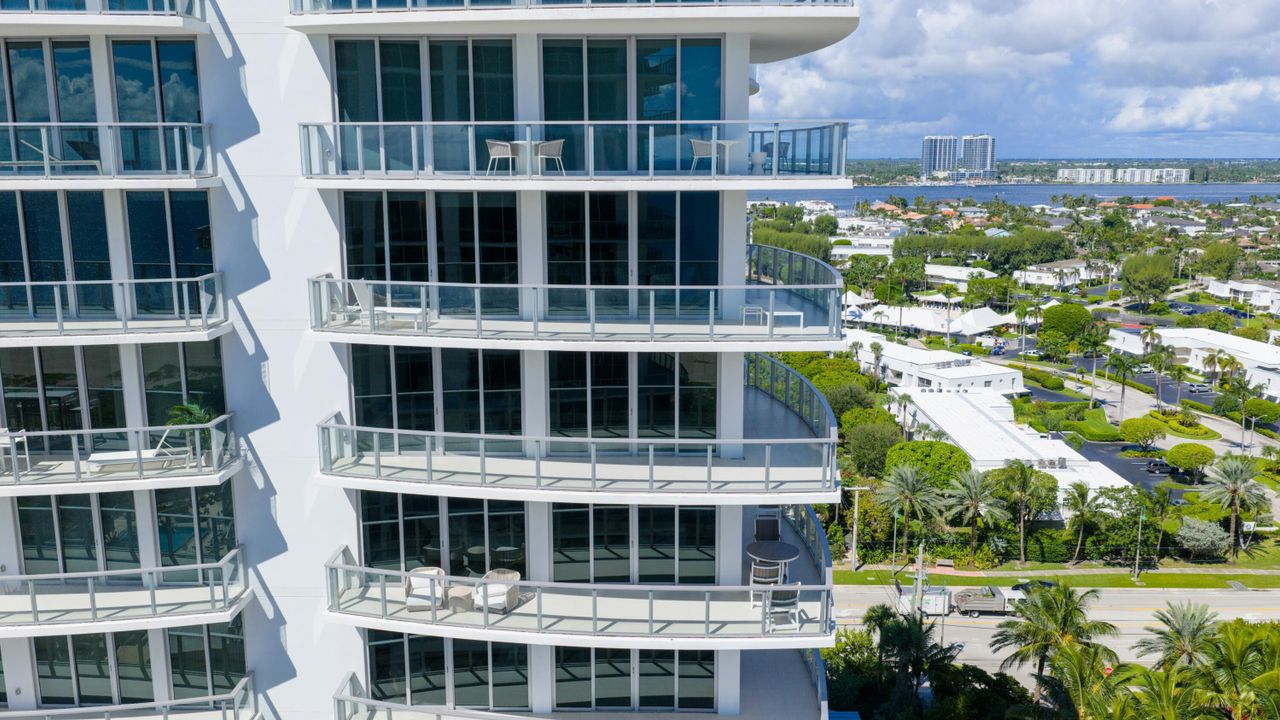 合同活跃: $2,800,000 (2 贝兹, 2 浴室, 2525 平方英尺)