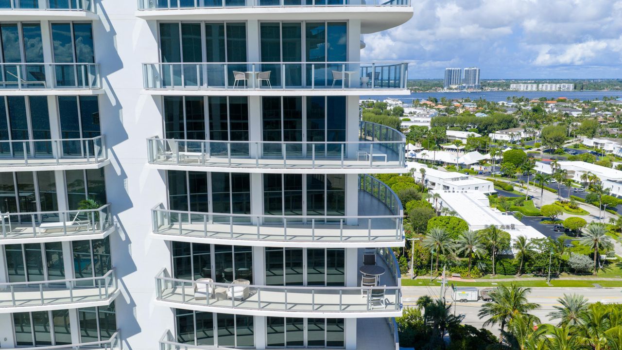 合同活跃: $2,800,000 (2 贝兹, 2 浴室, 2525 平方英尺)