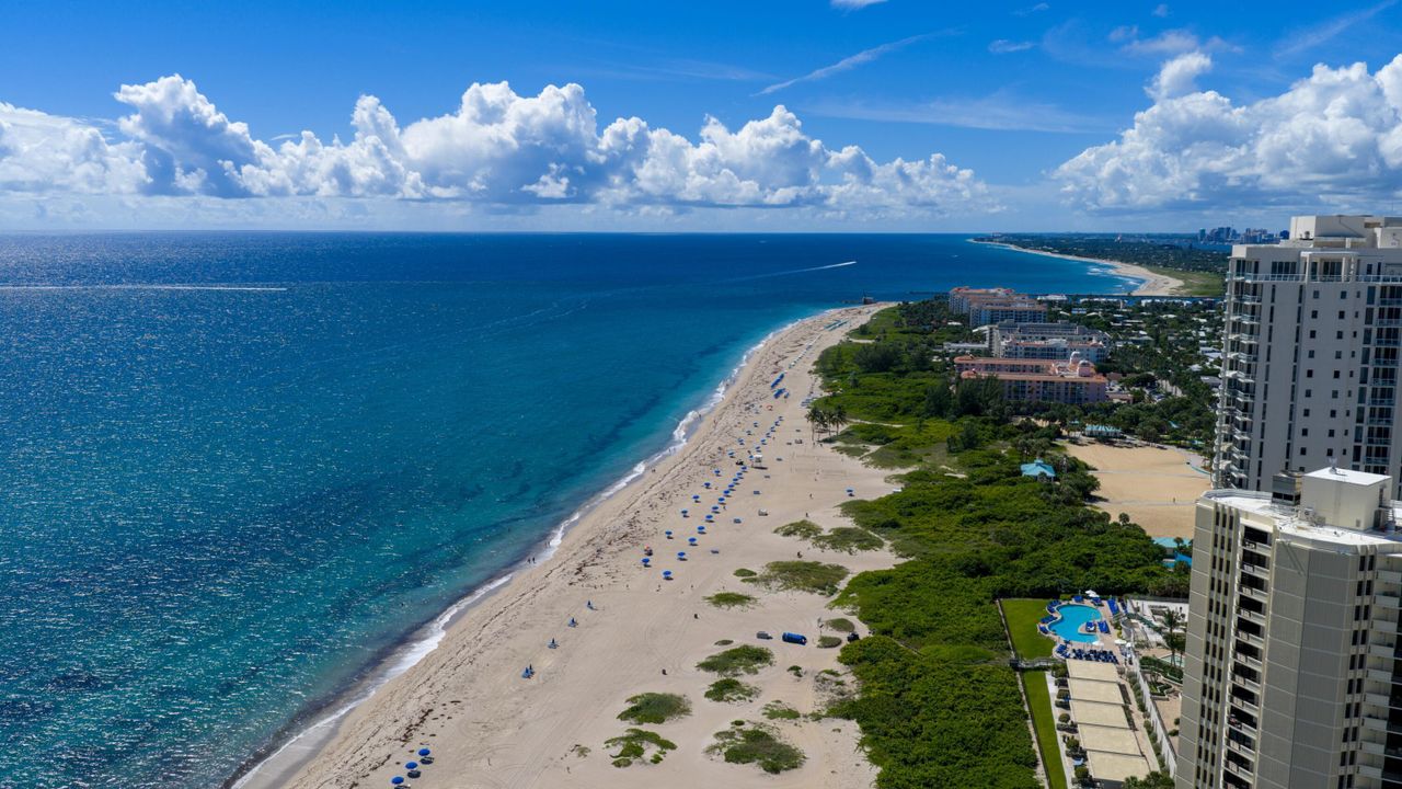 合同活跃: $2,800,000 (2 贝兹, 2 浴室, 2525 平方英尺)