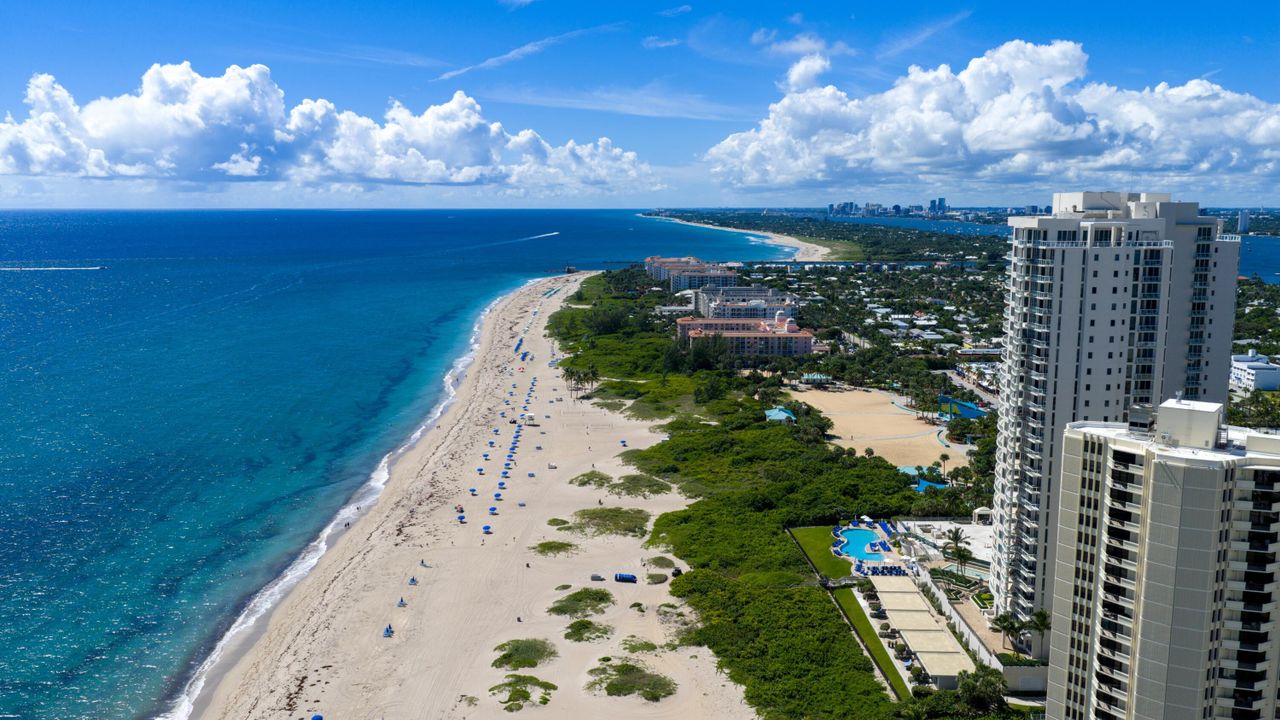 合同活跃: $2,800,000 (2 贝兹, 2 浴室, 2525 平方英尺)