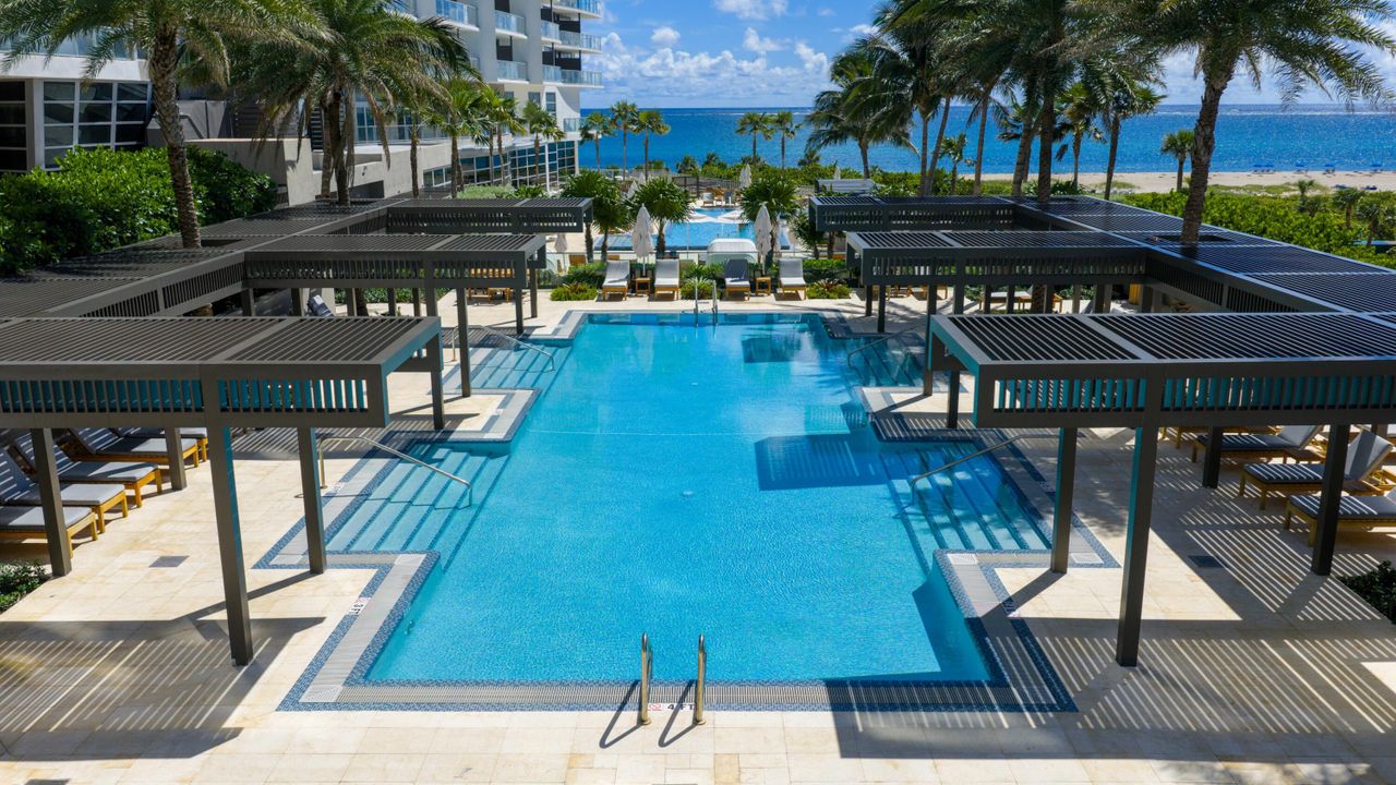 合同活跃: $2,800,000 (2 贝兹, 2 浴室, 2525 平方英尺)